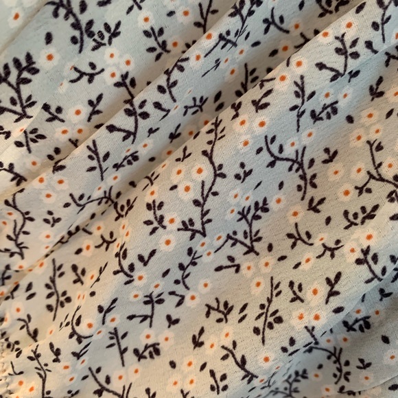 Floral Crop Top - Picture 2 of 2